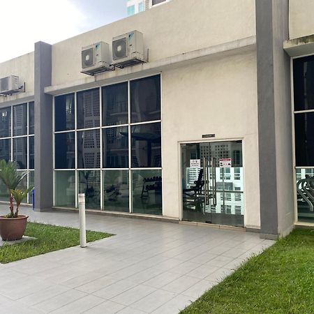 Homestay At Menara U Shah Alam Kültér fotó