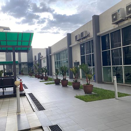 Homestay At Menara U Shah Alam Kültér fotó
